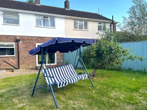 3-Bedroom spacious House, Private garden, Prime location, WiFi, Netflix