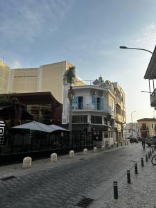 2 bedroom apt in Ermou 4 minute walk beach