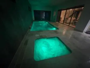 Émotion spa84 Appart piscine intérieur et jacuzzi - Mornas