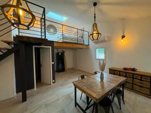 Villas Emotion spa84 Appart piscine interieur et jacuzzi : photos des chambres