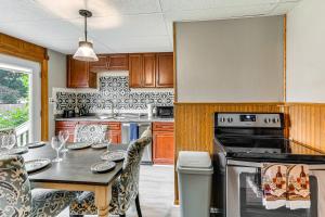 11 Mi to Niagara Falls: North Tonawanda Apartment