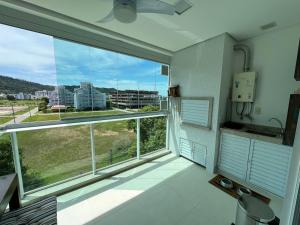 cód 125 - Apartamento amplo, a 100 metros do mar