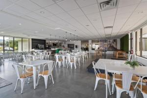 11 Condo-Hotel With Double Bed And Community Pool Miles From Disney!