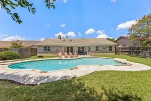 The Stylish Villa & Pool in DFW - 贝德福德
