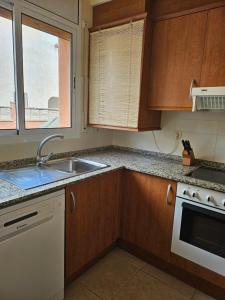 Bonita casa con piscina comunitaria a 100 metros del mar