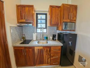 Oceanview Studio Smart TV Pool Beach 5-min Walk