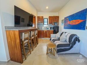 Oceanview Studio Smart TV Pool Beach 5-min Walk