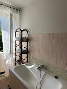 B&B / Chambres d'hotes BandB - les rosiers - Corse - chambre Garance : photos des chambres