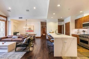 Iron Horse Lodge North 302 by East West Hospitality