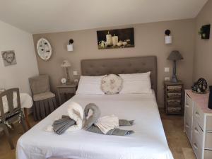 B&B / Chambres d'hotes Chez Brigitte Chambre d hotes avec cour privative,piscine, : photos des chambres