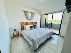 moderno con alberca cerca de la playa by G P S rentas