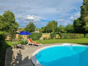 Maisonnette dans village médiéval - 2 pers - piscine privée & jardin