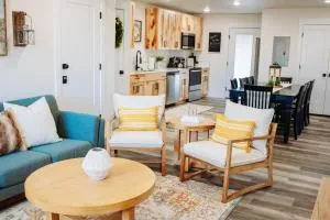 Creekside Cabins Hickory Stay w views near Lava - Malad City