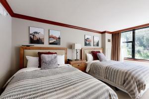 Resort Condo Ski-InandSki-Out, Pool, Hot Tub!