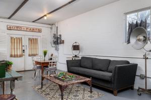 Unique Marktplatz Gem: Steps to Main