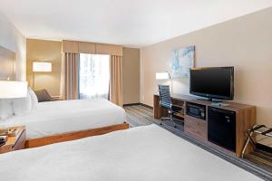 Queen Room with Two Queen Beds - Non-Smoking room in Best Western Posada Royale Hotel & Suites