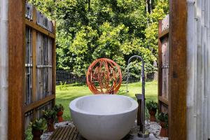 Pine Mountain - luxury rural estate with pool