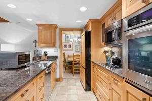 Lodge at Lionshead 160B