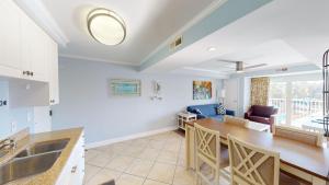 At the Beach 1 Bedroom 1 Bath Summer House 1st Flr