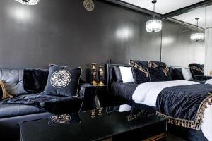 골드코스트 Medusa's Luxe Retreat - Prime Surfers Paradise Spot 호텔 객실
