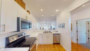 Lakeview Villa Oasis Spacious 3BR 3BA Retreat