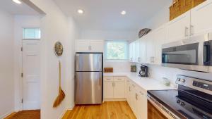 Lakeview Villa Oasis Spacious 3BR 3BA Retreat