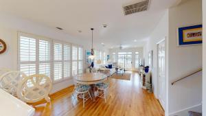 Lakeview Villa Oasis Spacious 3BR 3BA Retreat