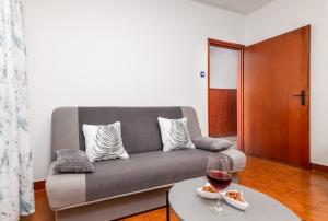 Apartments with parking space Fazana - 18334