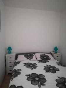 Apartments with parking space Zadar - 23051