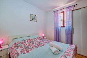 Apartments with a parking space Losinj, Losinj - 23418