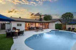 Luxe Getaway Home W Heated Pool & Firepit - Marlborough Park