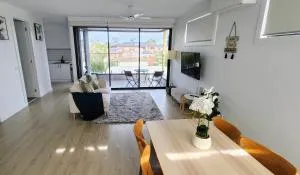 Balcony At Sunshine Mellow Retreat 12 - Braybrook