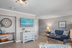 Gulf Terrace 244 - Cast Away