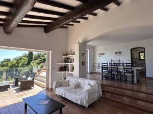 Villa climatisée 4 chambres avec piscine privée, wifi et animaux admis - FR-1-768-91