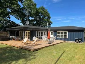 Charming Summer House On A Secluded Plot - Glesborg