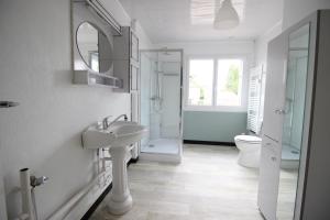 3 chambres - Très grand jardin privée - Terrasse Privée - Garage vélo et moto - Parking voiture privée dans la propriété - Géré par Presta-ZenServices