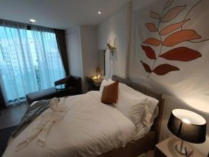 Downtown Chic Condo Rooftop Pool #ES13810