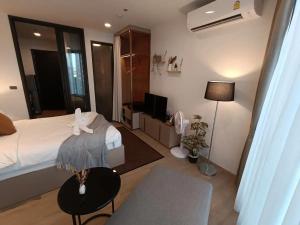 Downtown Chic Condo Rooftop Pool #ES13810