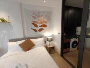 Downtown Chic Condo Rooftop Pool #ES13810