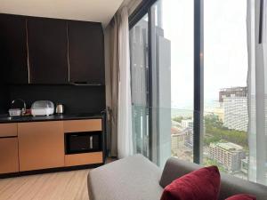 Downtown Chic Condo High Floor& Seaview #ES54727