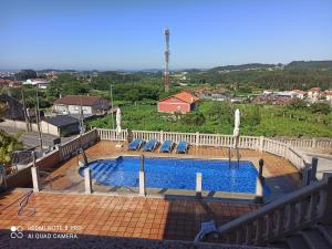 Apartamento de 2 dormitorios At2 con piscina y terraza con vistas al mar