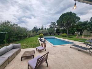 Maisons de vacances Charming holiday house with private pool, Maillane : photos des chambres