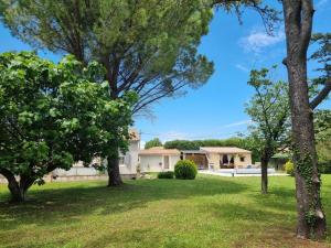 Maisons de vacances Charming holiday house with private pool, Maillane : photos des chambres