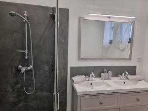 Maisons de vacances Charming holiday house with private pool, Maillane : photos des chambres