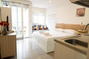 Monolocale con terrazza e cucina