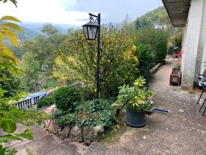 Au reposoir - vue sur la montagne