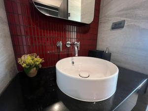 Downtown Chic Condo Rooftop Pool #ES21412