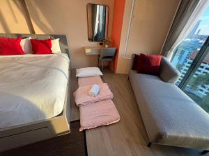 Downtown Chic Condo Rooftop Pool #ES21412