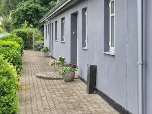 Værelse, spiseområde, tv-stue og eget bad på landet - Gudme