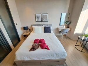 Downtown Chic Condo Rooftop Pool #ES26215